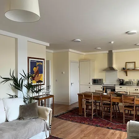 Riverfront At The Blue Goat Διαμέρισμα