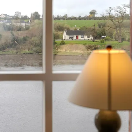 Riverfront At The Blue Goat Appartement *
